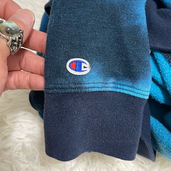 EUC Women’s Size Medium Champion Logo Embroidered Tie Dye Hoodie In Dark Navy - Picture 9 of 12